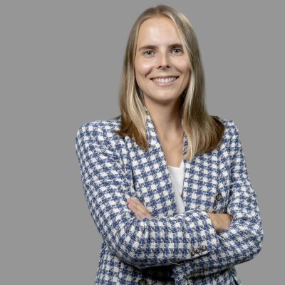 “[…] me ha ayudado a darme cuenta de cómo estoy en distintas áreas de mi vida y cómo quiero y puedo mejorarlas [...] comprometida, empática, transmite mucha confianza y te deja espacio para que el cambio suceda [...]”. Belén García Martínez., Lawyer- Uría Menéndez (Portugal)